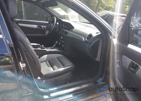 2013 Mercedes-Benz C 250 Sport из США, поврежденный, VIN WDDGF4HB9DR247177